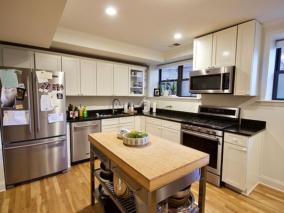 2nd image of 1420 W Bryn Mawr Ave