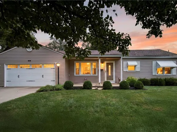 8217 Barkley St, Overland Park, KS 66204
