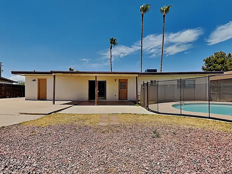 5209 W Sandra Ter — Photo 10