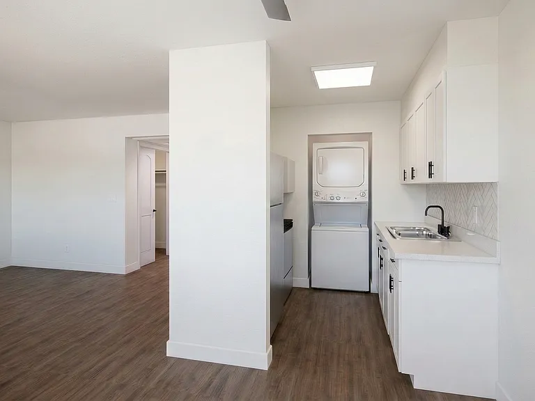 Ocean Air Apartments — Photo 15