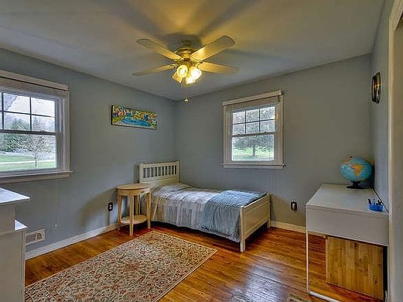 3rd image of 1055 Dellwood Rd