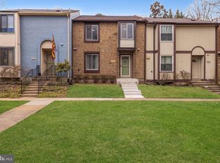 6051 Forrest Hollow Ln, Springfield, VA 22152