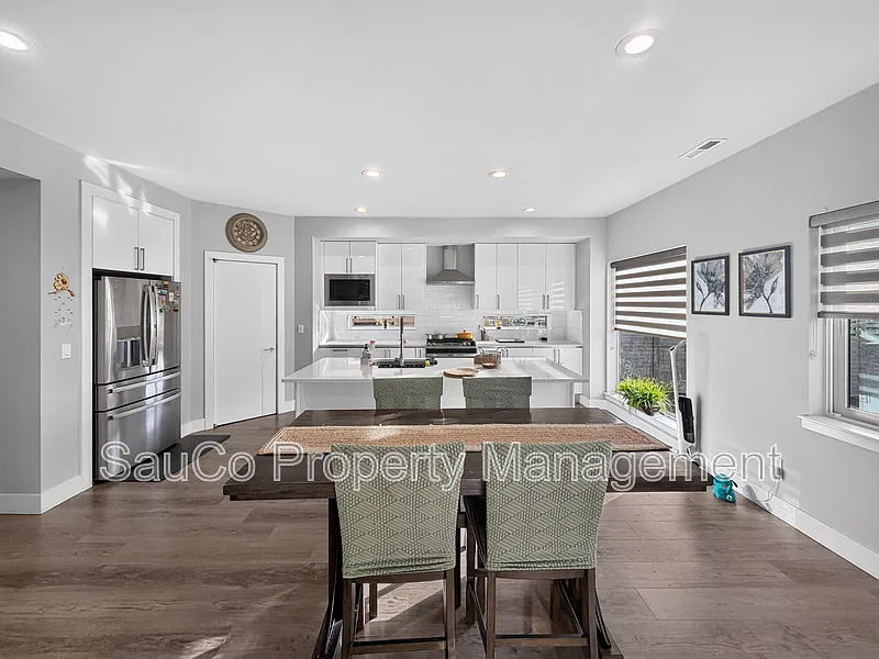 4 bed, 3.0 bath, 2920 sqft, $3,500 — Photo 4