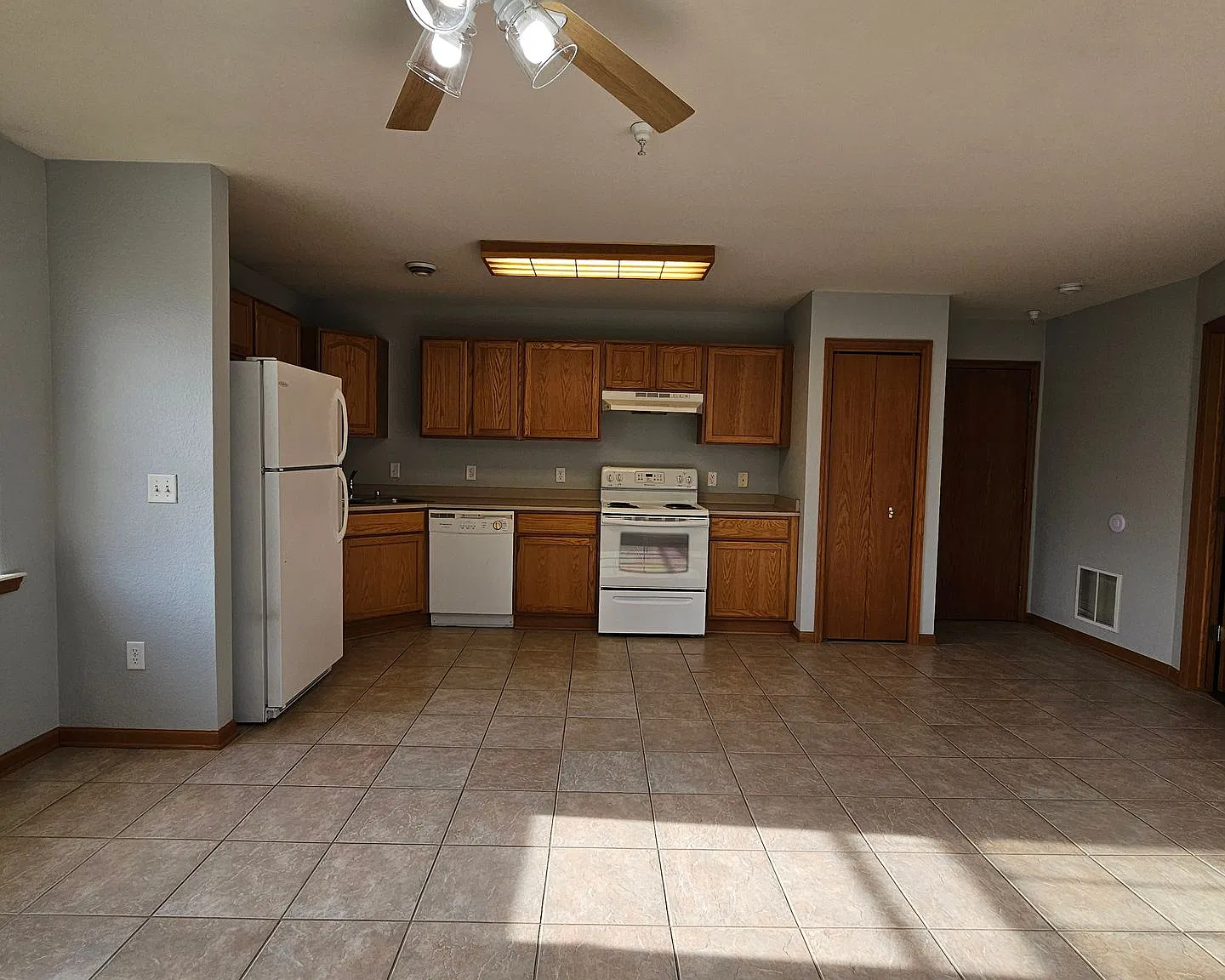 Silver Drive Apartments — Photo 1