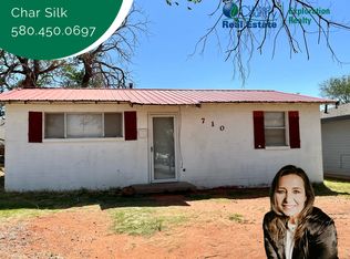 710 N 6th St, Sayre, OK 73662