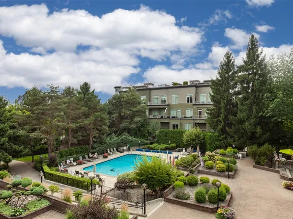 1056 Bernard Ave Unit 305, Kelowna, BC V1Y 8L7