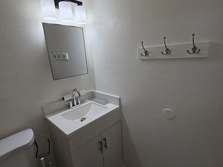 1938 E Adams St #3 — Photo 15