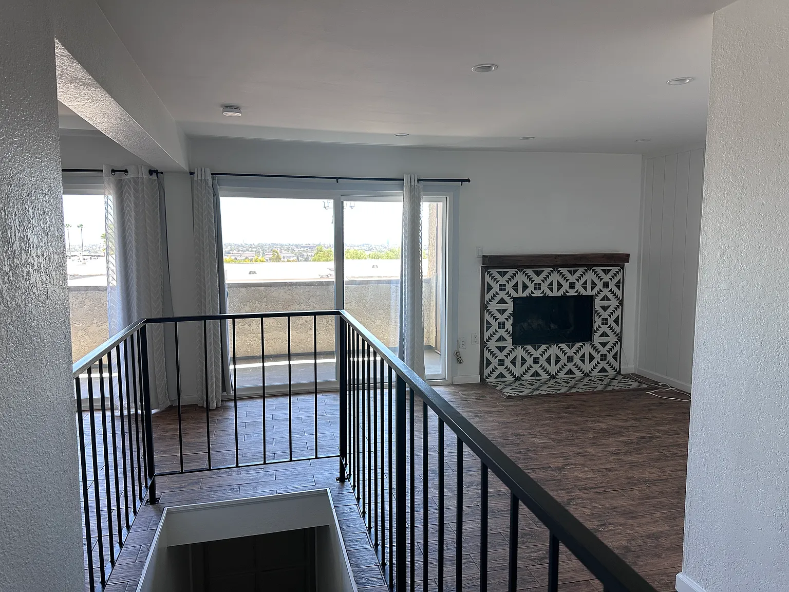 2 bed, 2.5 bath, 1290 sqft, $3,675 — Photo 4