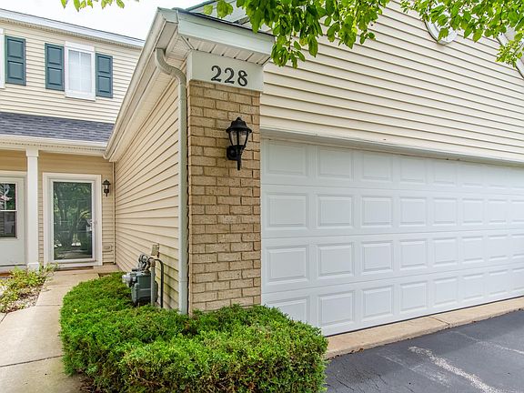 4th image of 228 Parkside Dr #228