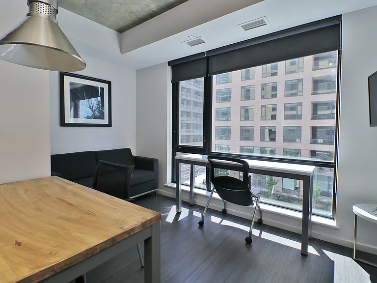 105 Champagne Ave S — Photo 32