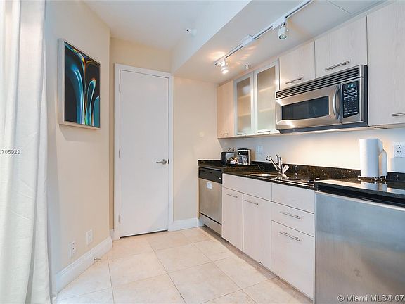 4th image of 2670 E Sunrise Blvd #702