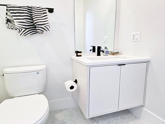 5th image of 3057 W Diversey Ave
