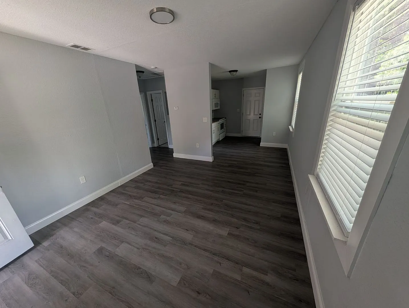 Beautifully Refreshed 2BR Gem — Photo 3