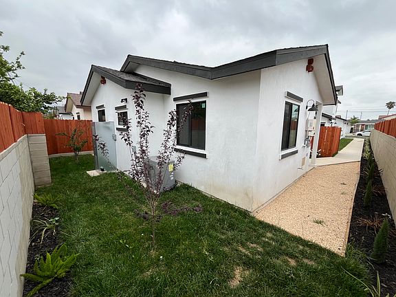 3rd image of 4417 Phelan Ave