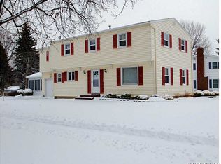 275 Picturesque Dr, Greece, NY 14616