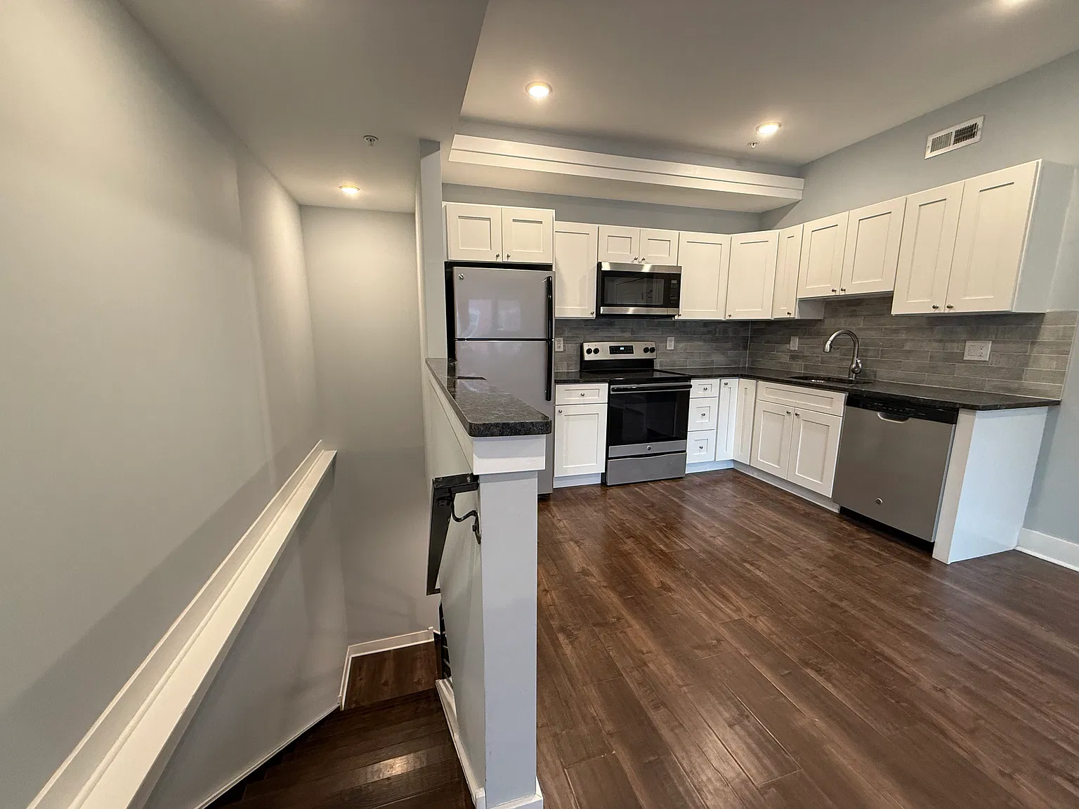 1417 N Franklin St — Photo 4