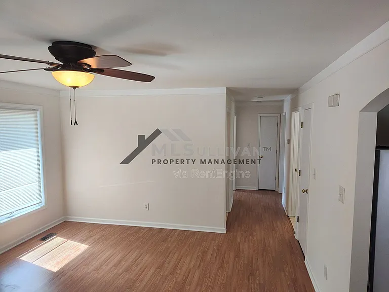 308 Lakeshore Dr — Photo 3