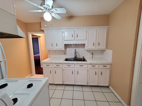 5th image of 132 Central Park Dr