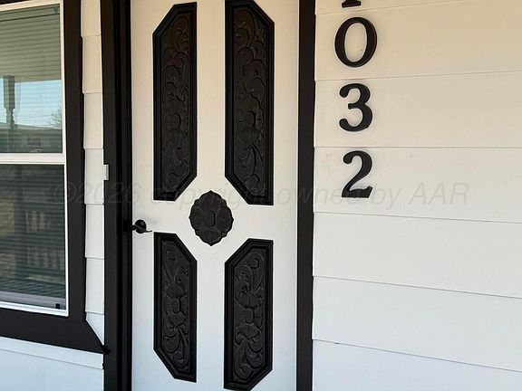 2nd image of 1032 Thrams St