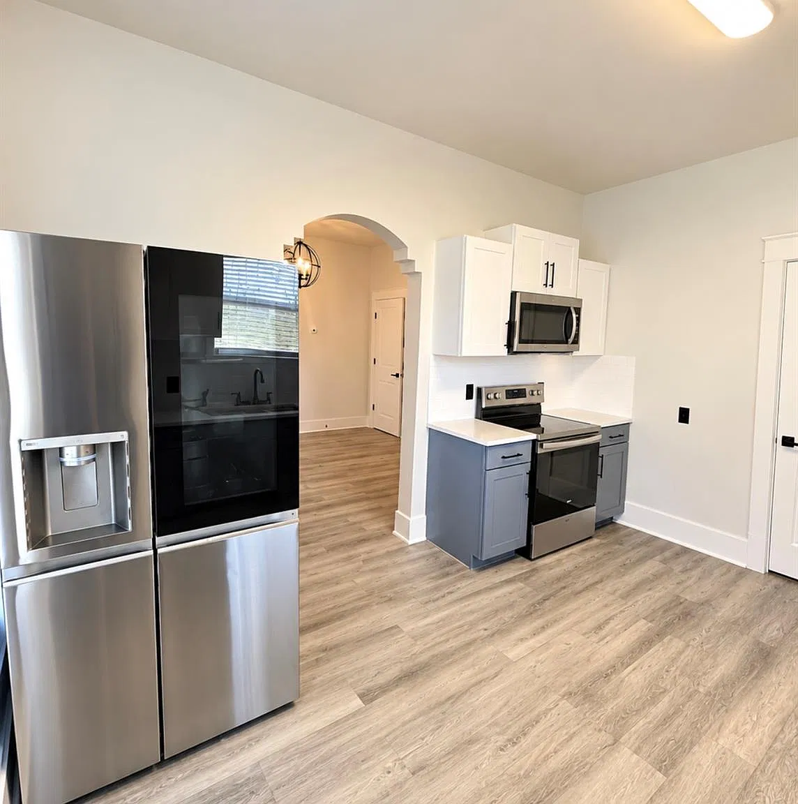 3 bed, 2.0 bath, 1448 sqft, $2,000 — Photo 4
