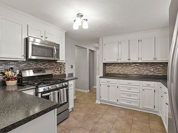 4th image of 462 Flintwood Dr