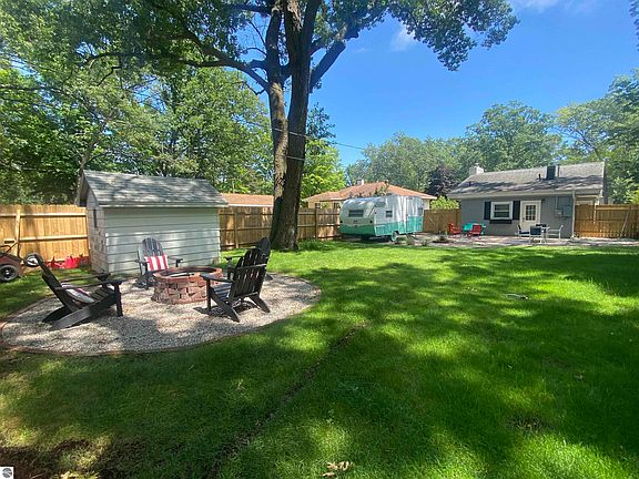 5th image of 934 Avenue E