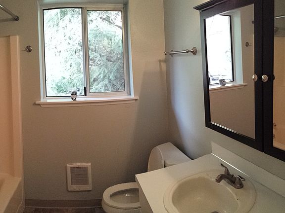 5th image of 5307 S Alder St #B