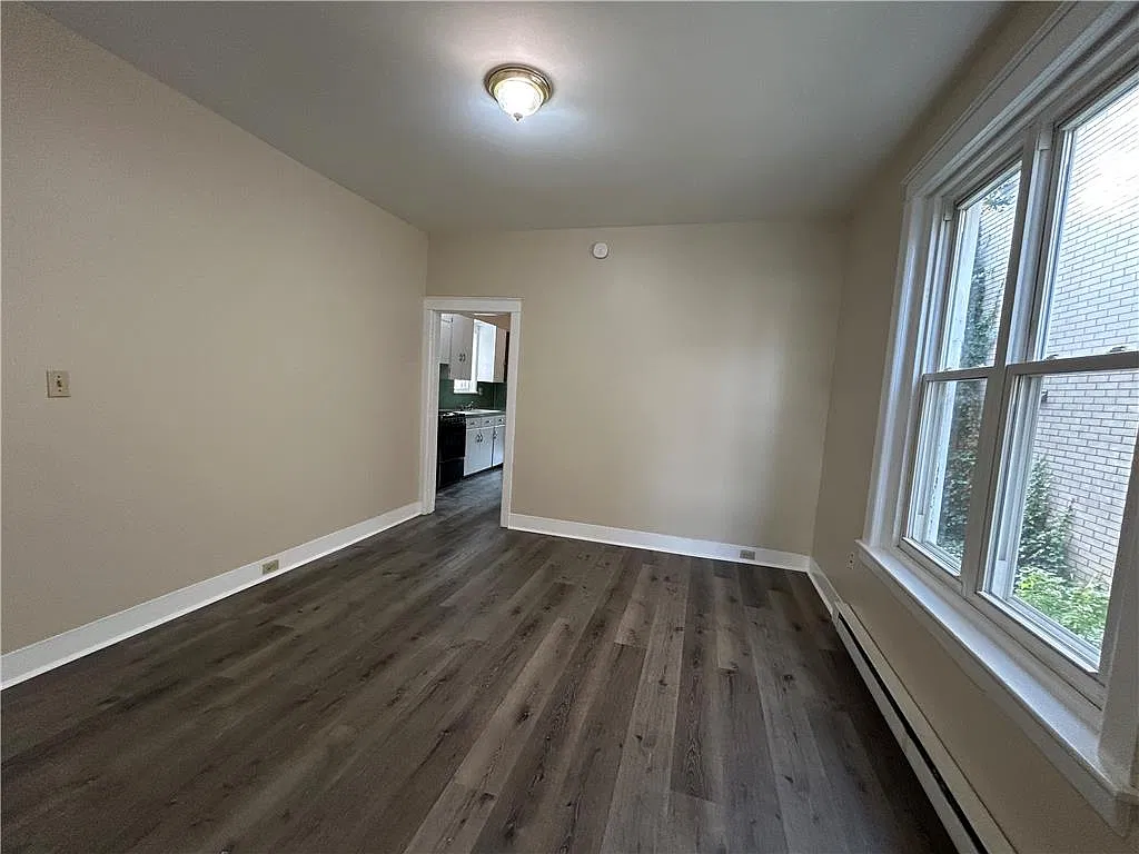 2 bed, 1.0 bath, 900 sqft, $1,295 — Photo 2