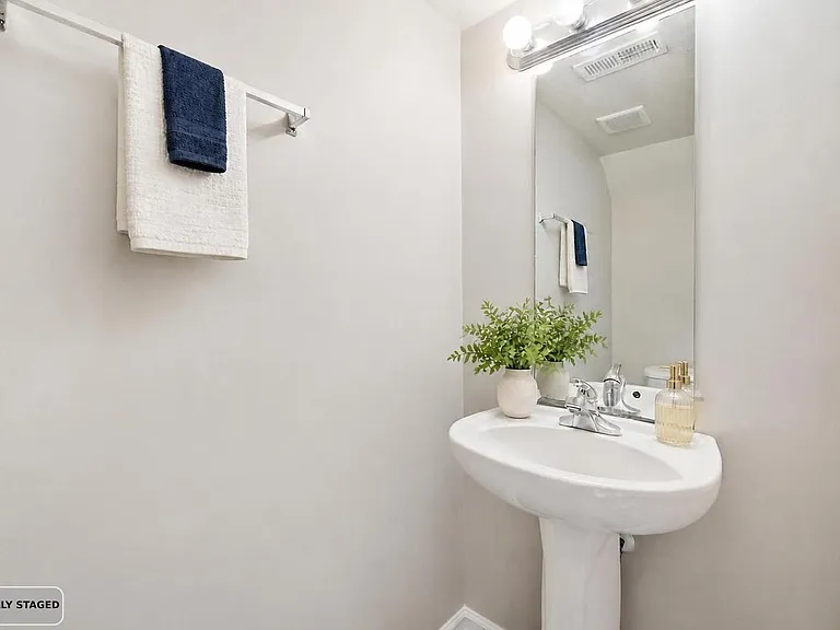 404 Springwood Dr — Photo 14