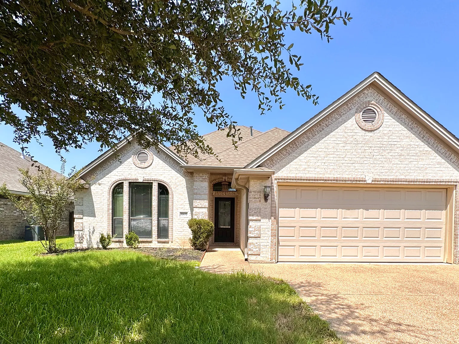 4 bed, 1743 sqft, $2,000 — Photo 2