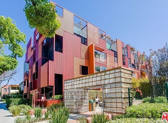 4th image of 1140 N Formosa Ave #1