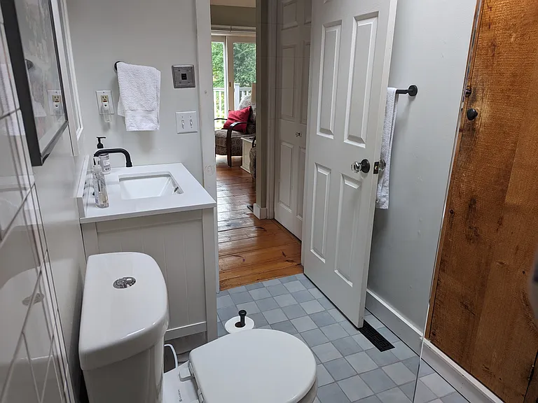 646 Lake Dr #2 — Photo 10