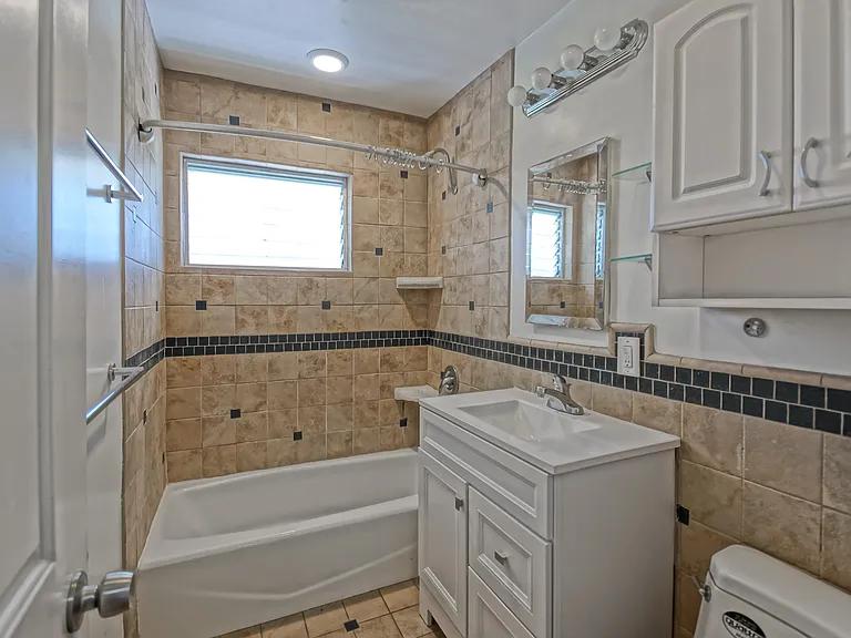 4541 W 172nd St #1A — Photo 19