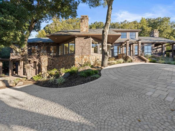 9 Berrybrook Holw, Orinda, CA 94563