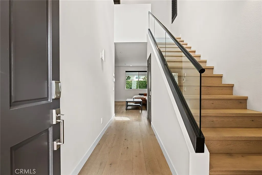 3 bed, 2.5 bath, 1720 sqft, $7,500 — Photo 3