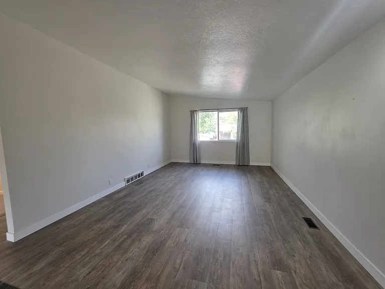 8269 S Harrison Cir — Photo 2