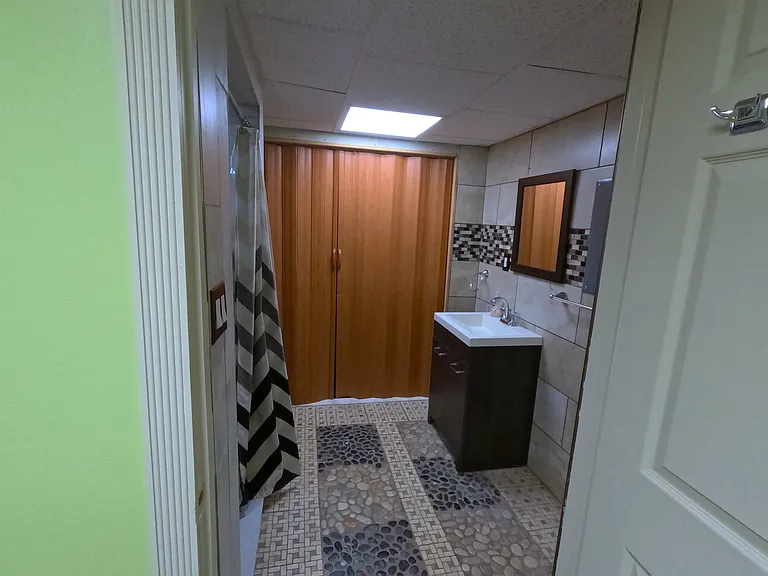 418 Bridge St — Photo 33