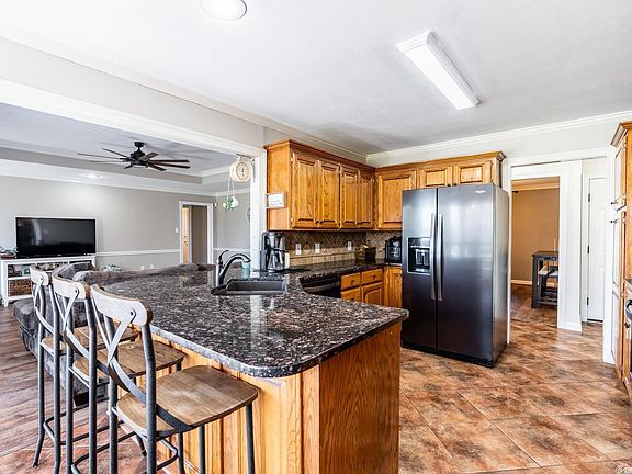2nd image of 7 Twin Creeks Dr
