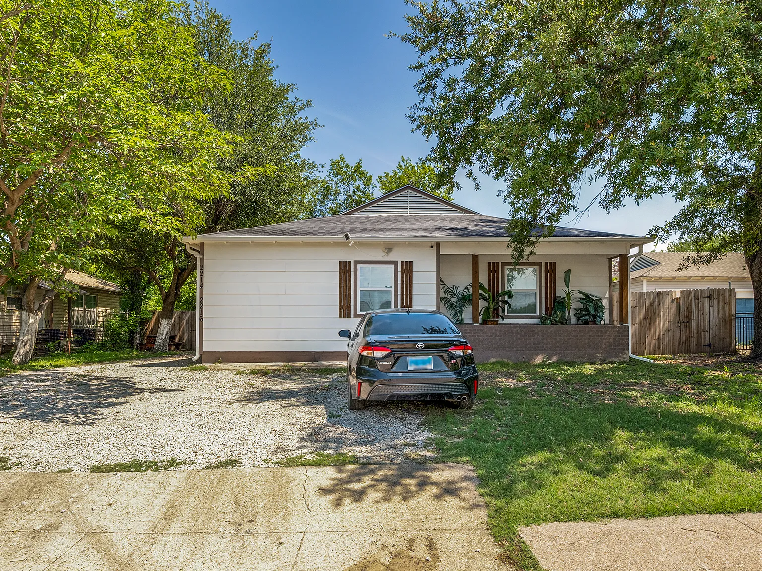 3 bed, 1034 sqft, $2,100 — Photo 1