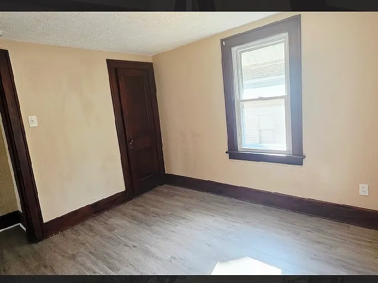 147 Brighton Dr — Photo 6