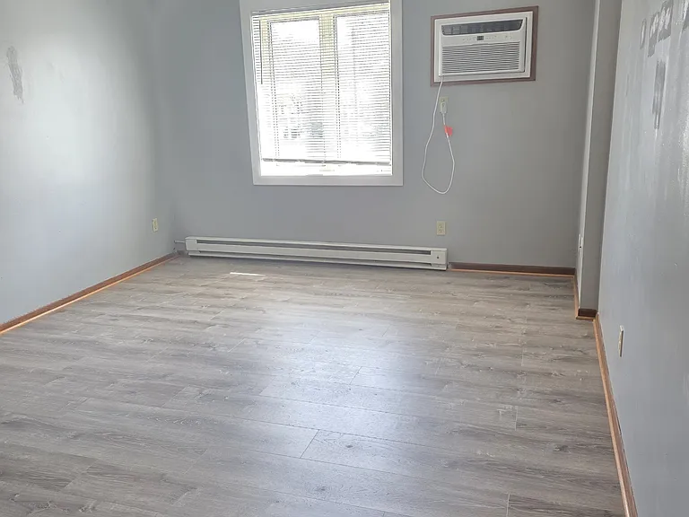 421 1st Ave E #215 — Photo 4