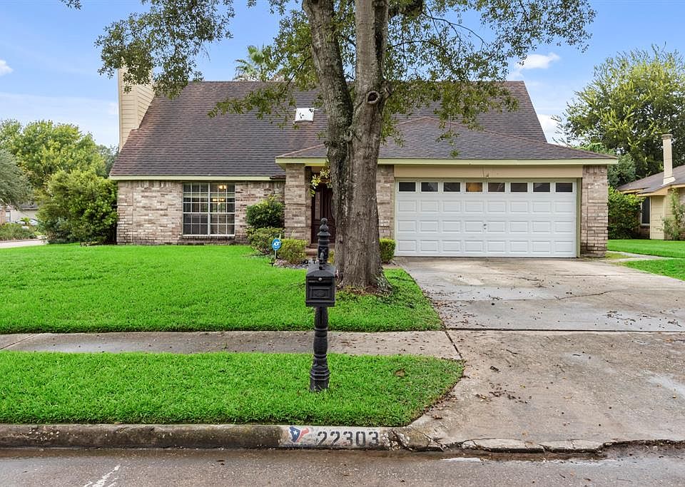 Welcome Home to 22303 Meadow Rock Dr!