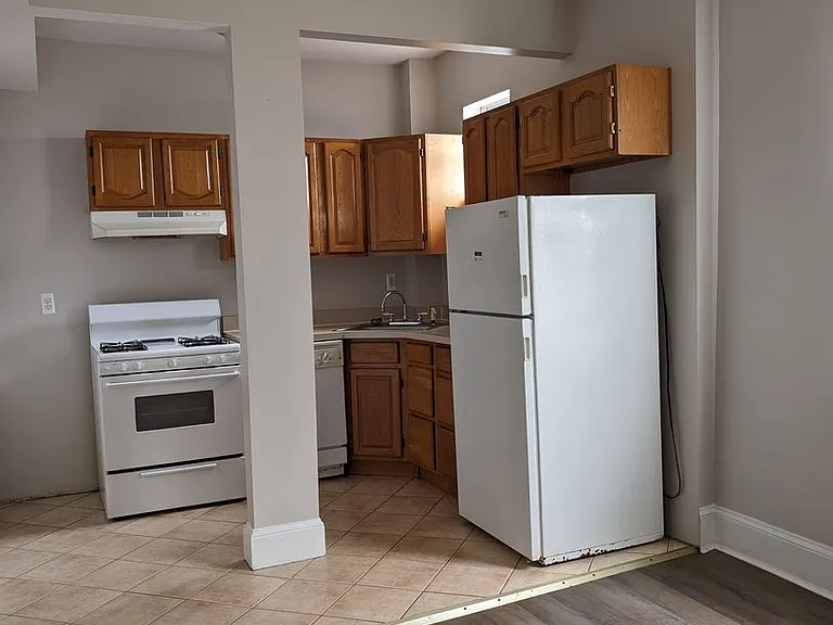 2227 Linden Ave — Photo 9