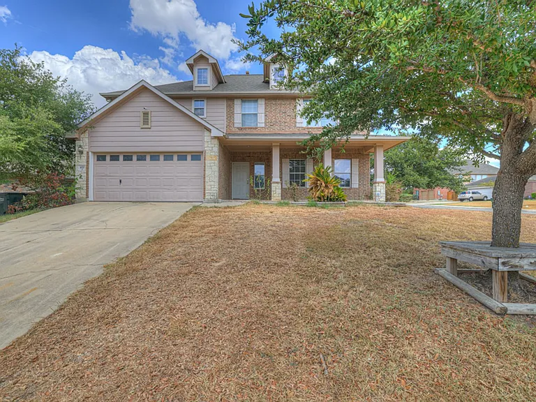 400 Summer Dr — Photo 2