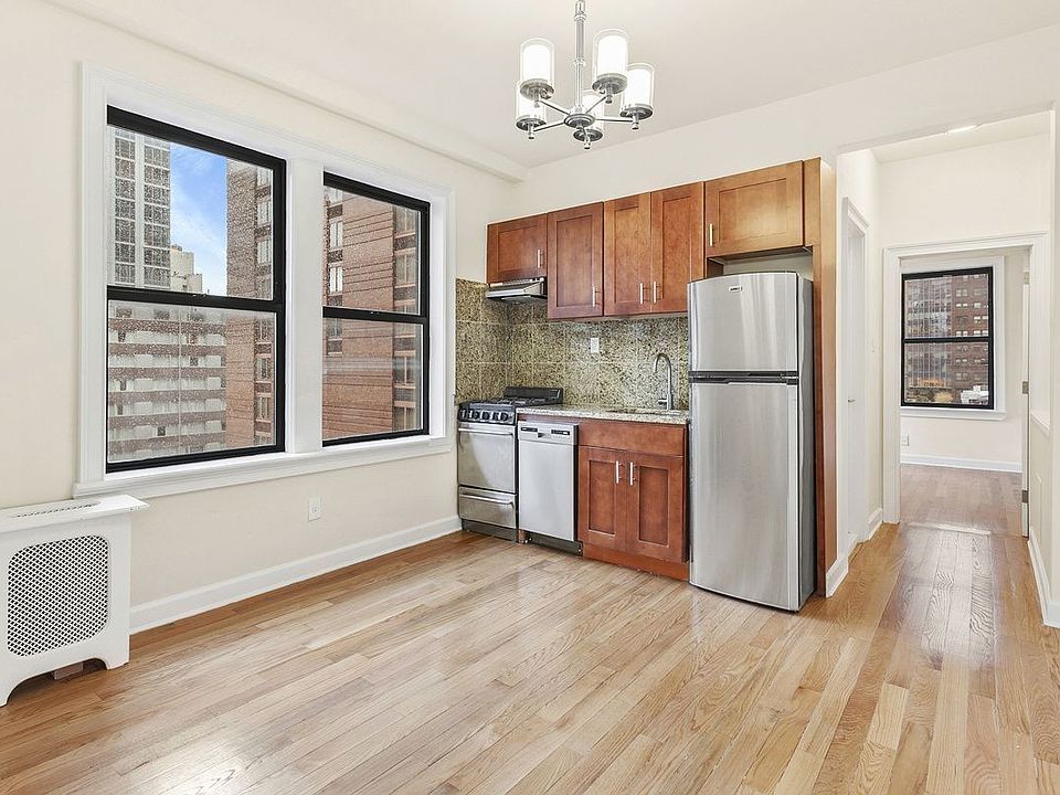 1st image of 245 W 51st St #8II