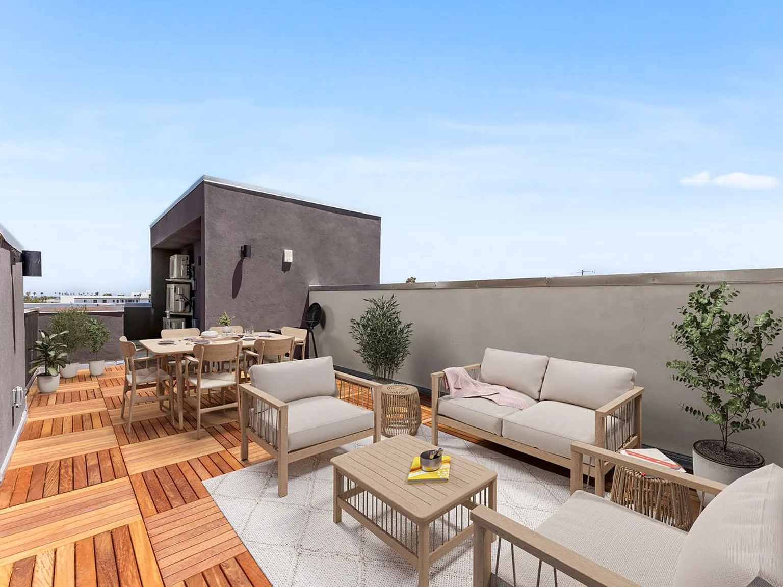 2828 Howard Ave — Photo 2