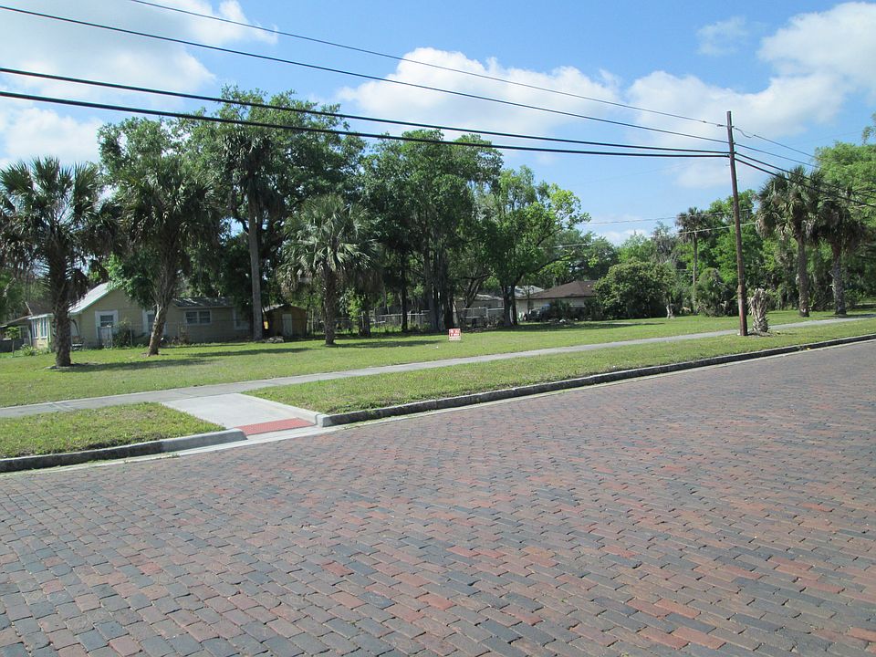 2nd image of 900 Maple Ave.