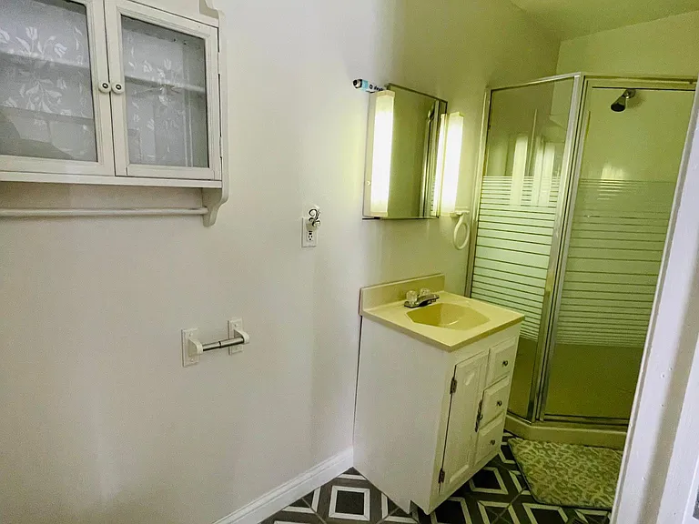 Master bedroom bathroom