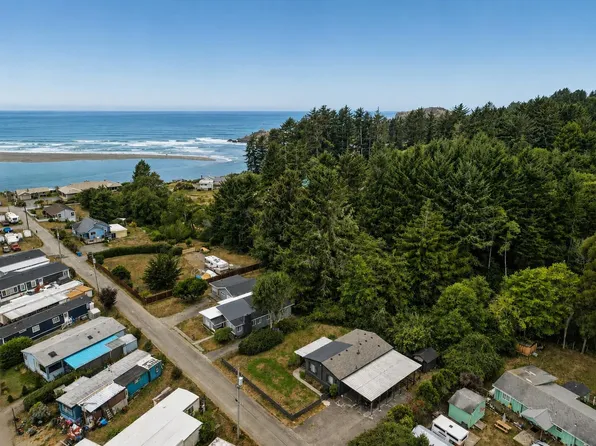 131 Salmon Harbor Rd, Smith River, CA 95567