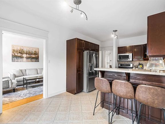 4th image of 388 Hewitt Cir
